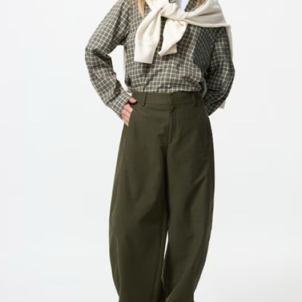 Uniqlo Women’s Olive Barrel Pants
